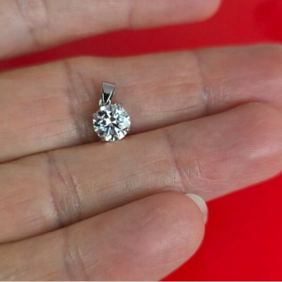 925 Sterling Silver Pendant 6mm with Genuine D Color Moissanite Gemstone - Picture 4 of 6
